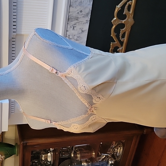 Vintage JulieAnne  Slip - Picture 7 of 13